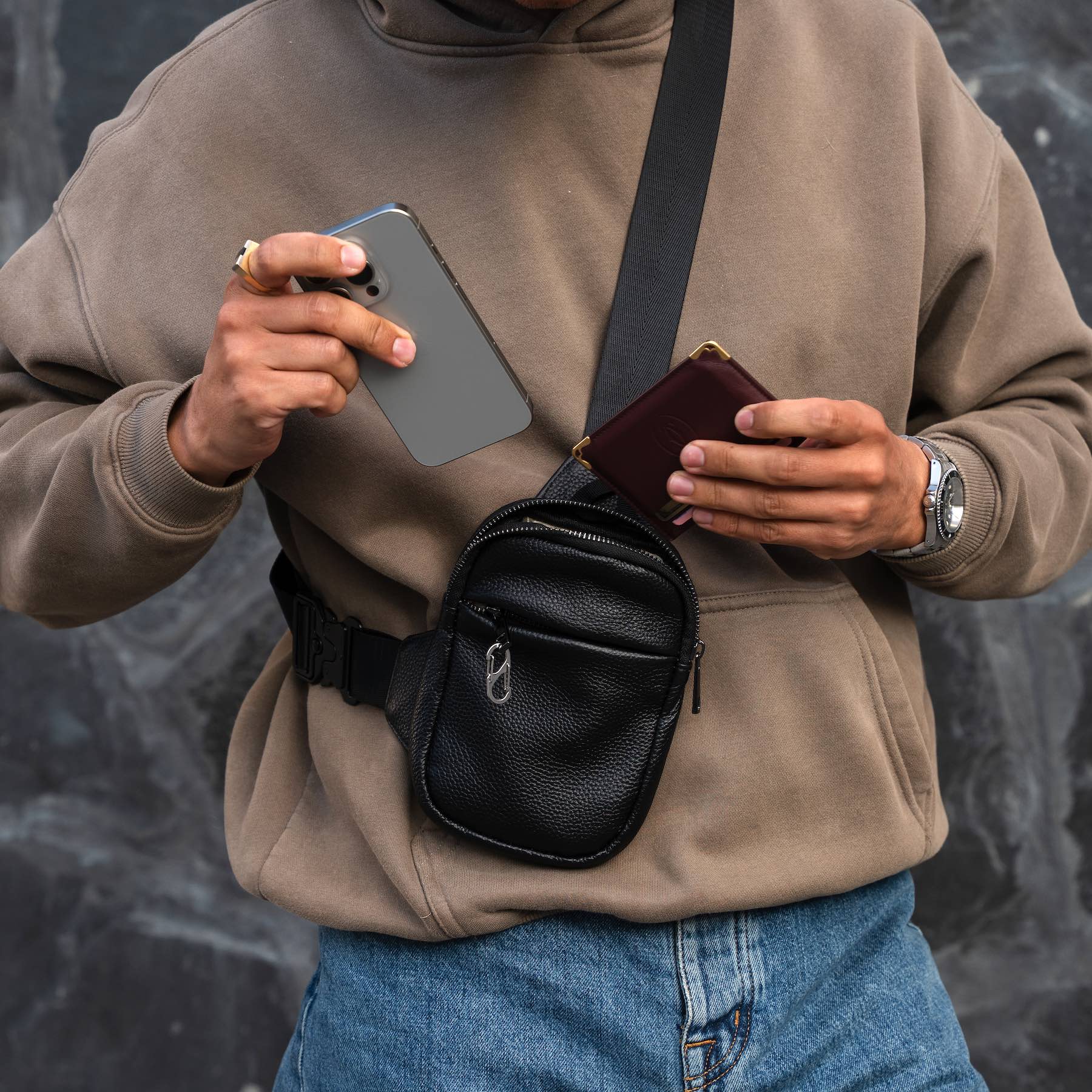 Jemes & Eva – Black Urban Sling Bag