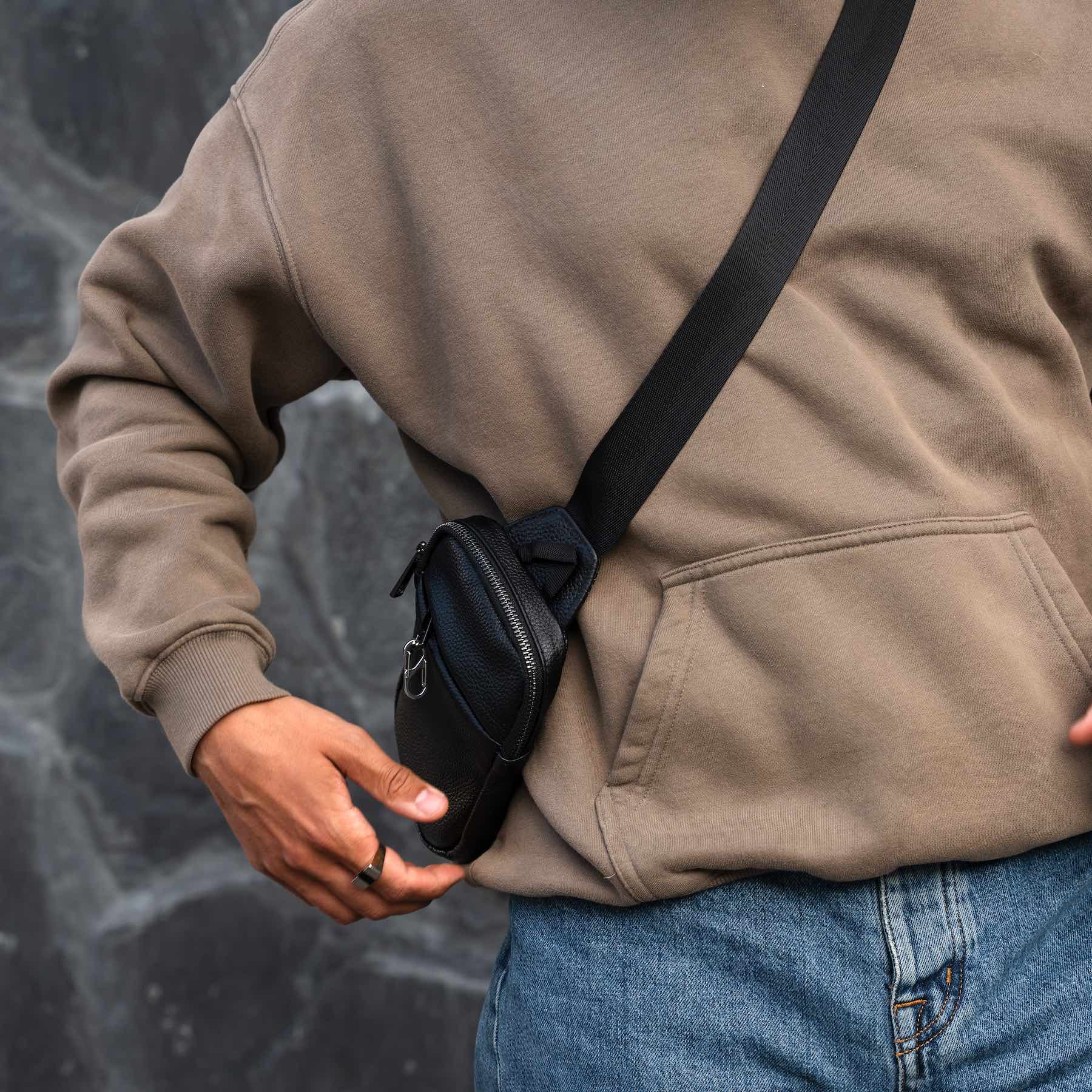 Jemes & Eva – Black Urban Sling Bag
