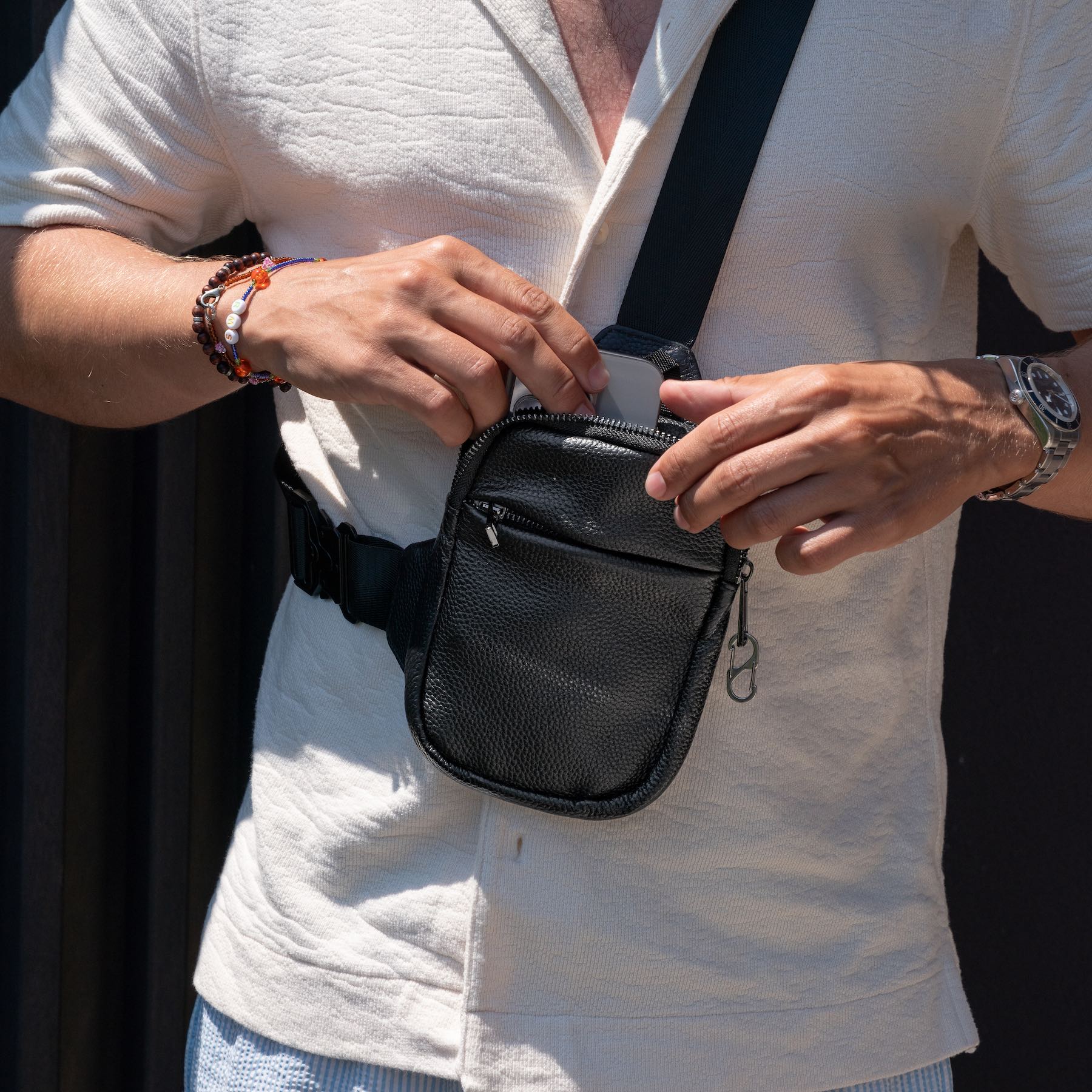 Jemes & Eva – Black Urban Sling Bag